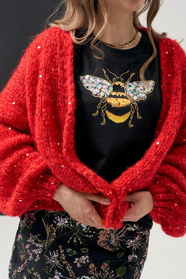 Футболка со шмелем черная