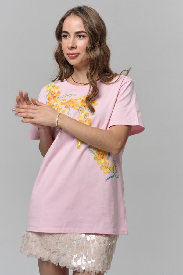 Розовая футболка с мимозой