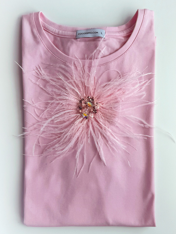 Розовая футболка с перьями