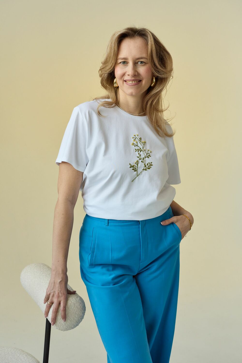 Футболка цветочной вышивкой мулине