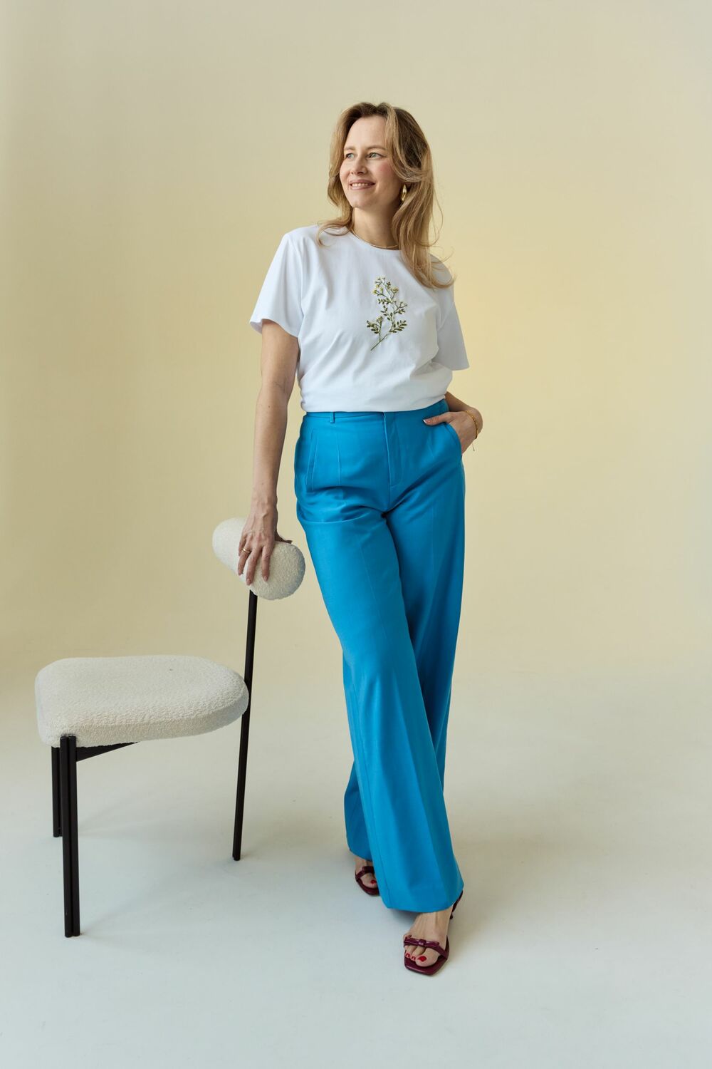 Футболка цветочной вышивкой мулине