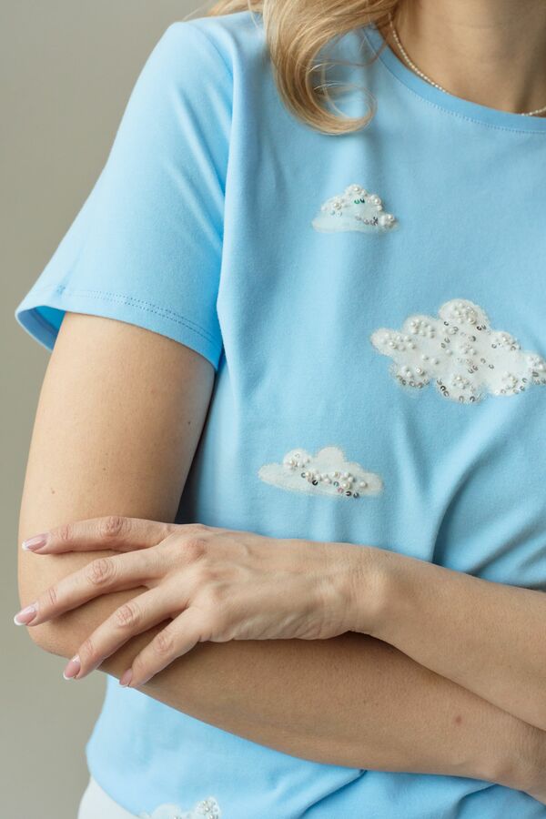 Футболка с облаками