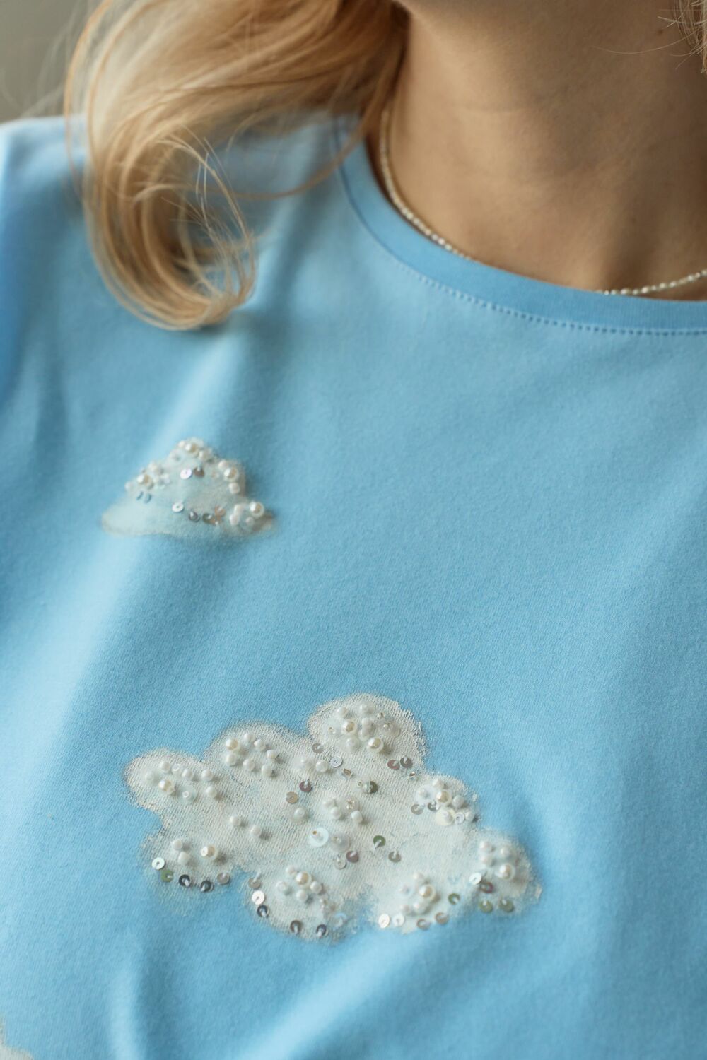 Футболка с облаками