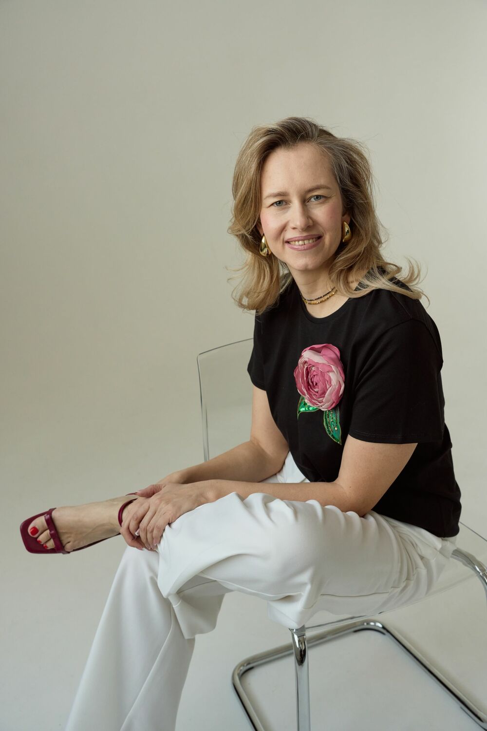 Футболка с пионом черная