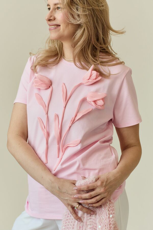 Футболка розовая с тюльпанами